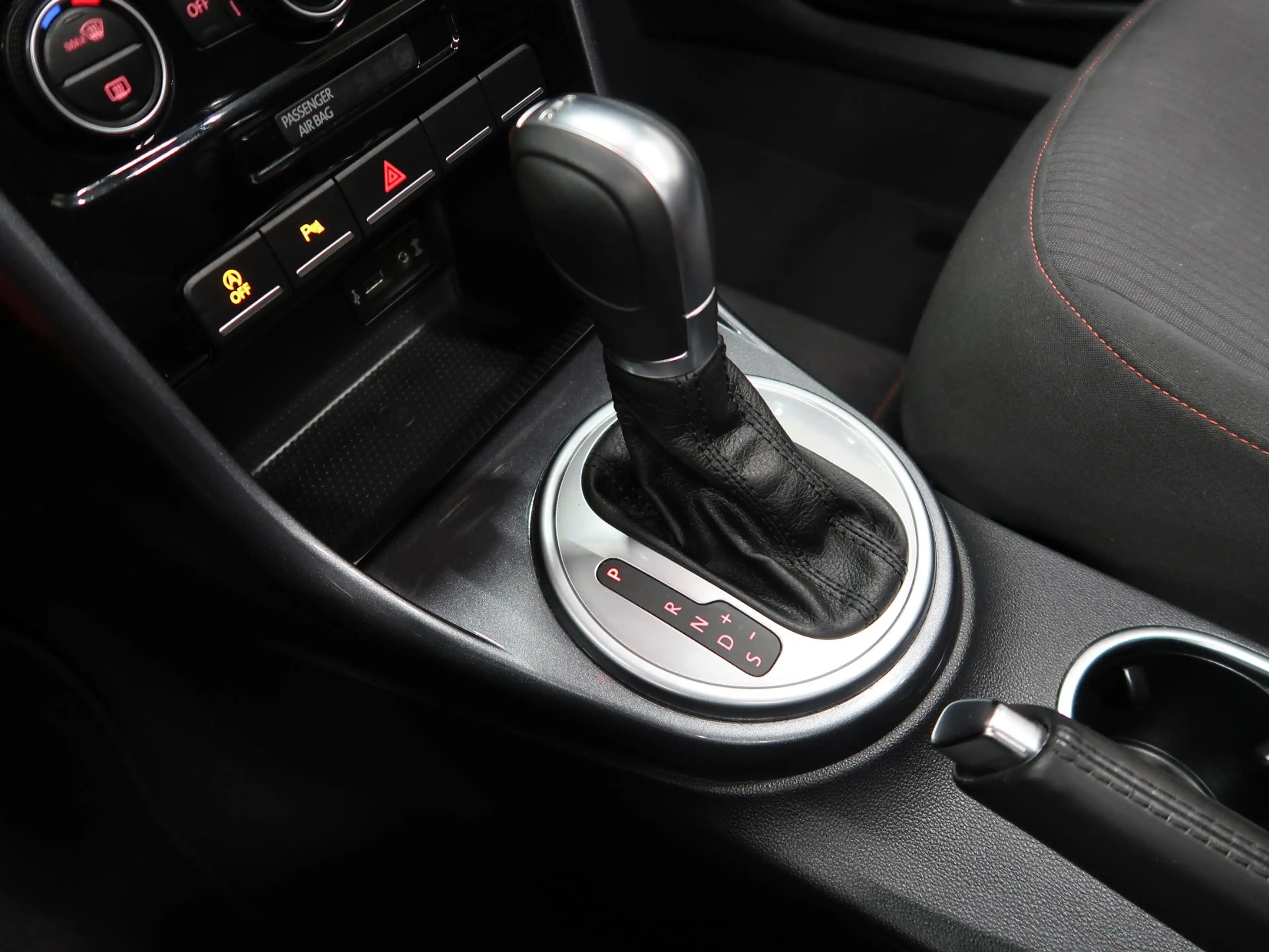 Volkswagen Beetle 1.2 TSI Sound Automaat Navigatie Airco-ecc App con — photo 9