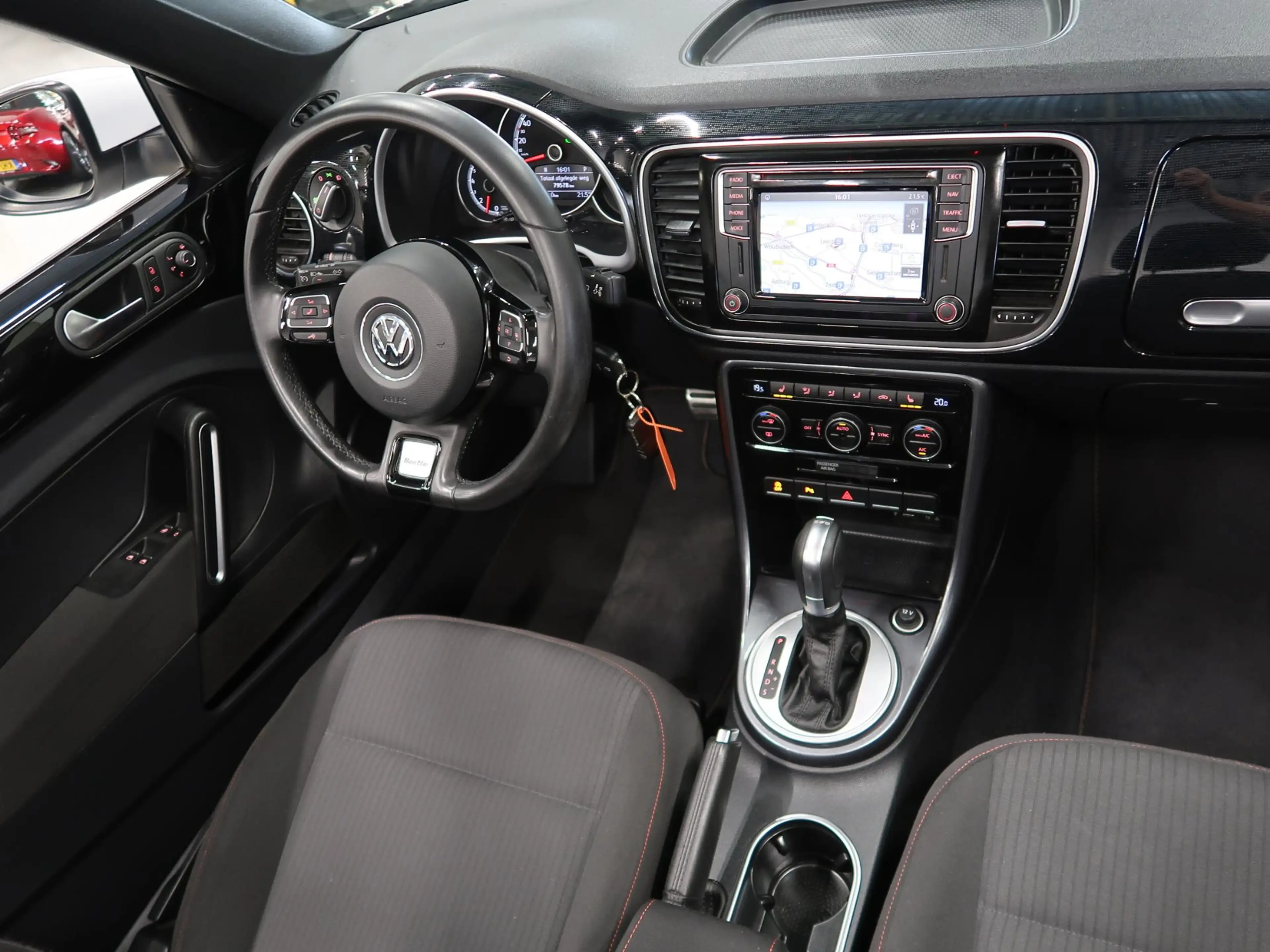 Volkswagen Beetle 1.2 TSI Sound Automaat Navigatie Airco-ecc App con — photo 36