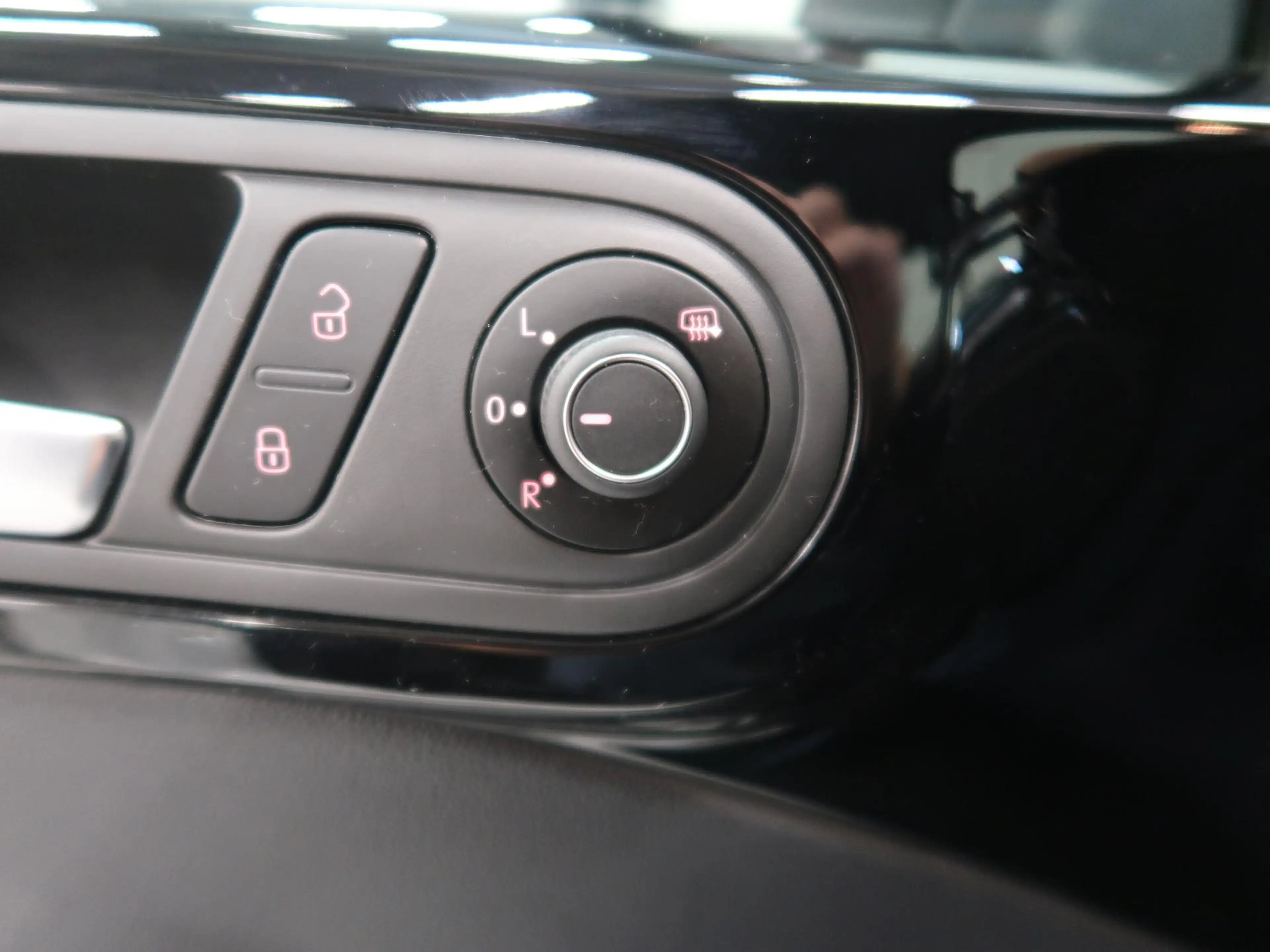 Volkswagen Beetle 1.2 TSI Sound Automaat Navigatie Airco-ecc App con — photo 49