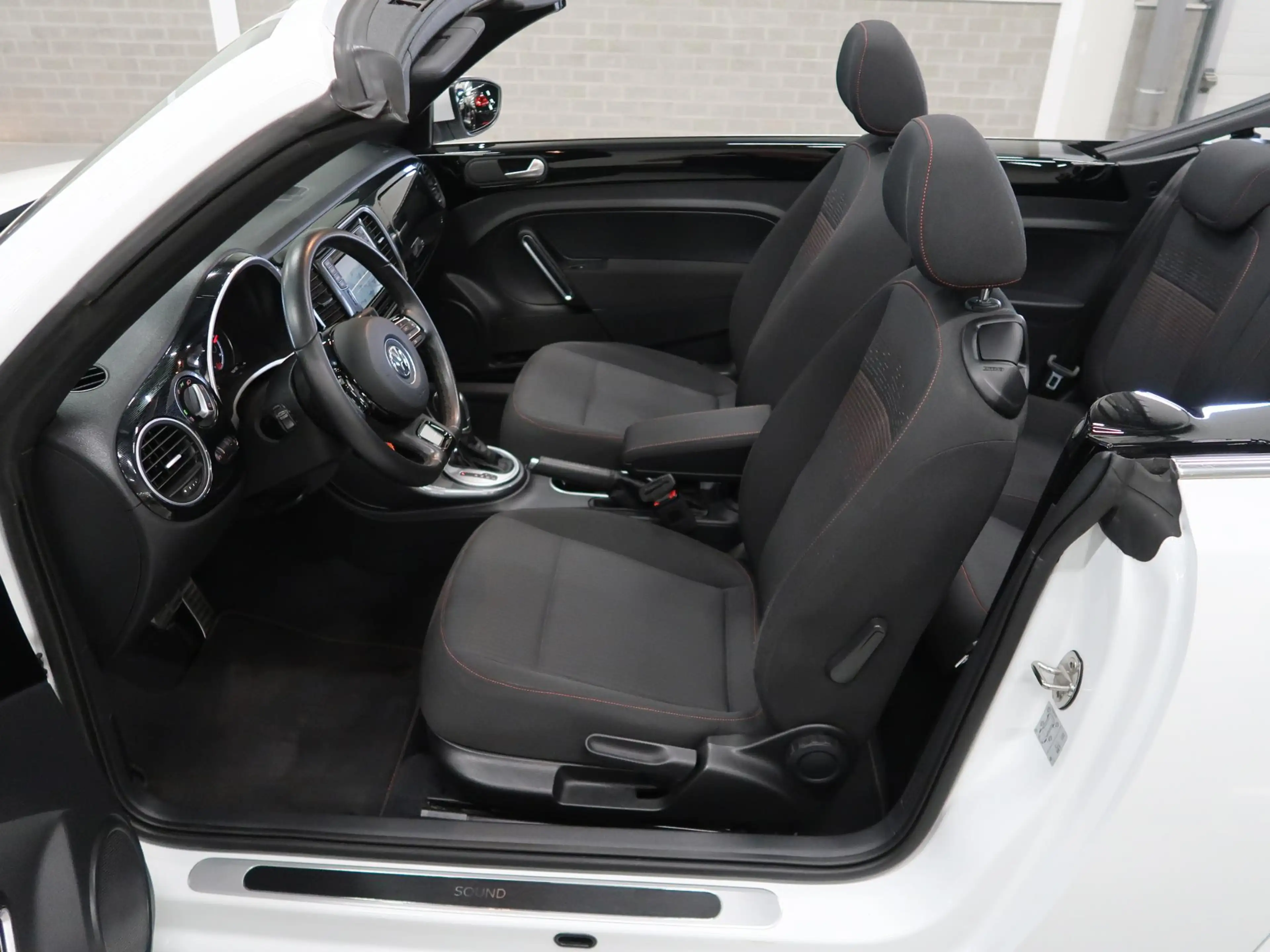 Volkswagen Beetle 1.2 TSI Sound Automaat Navigatie Airco-ecc App con — photo 14