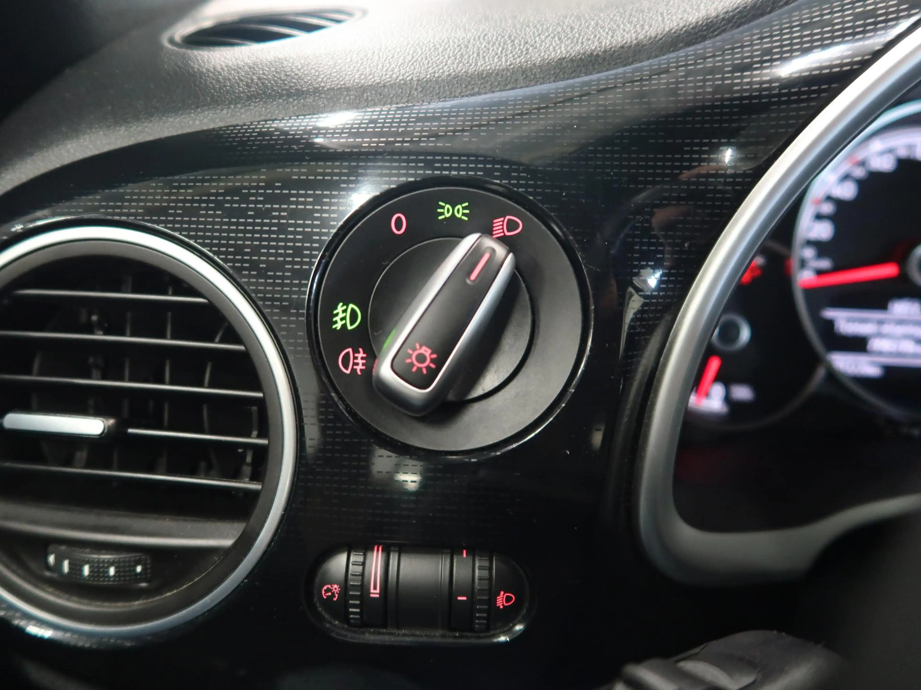 Volkswagen Beetle 1.2 TSI Sound Automaat Navigatie Airco-ecc App con — photo 47