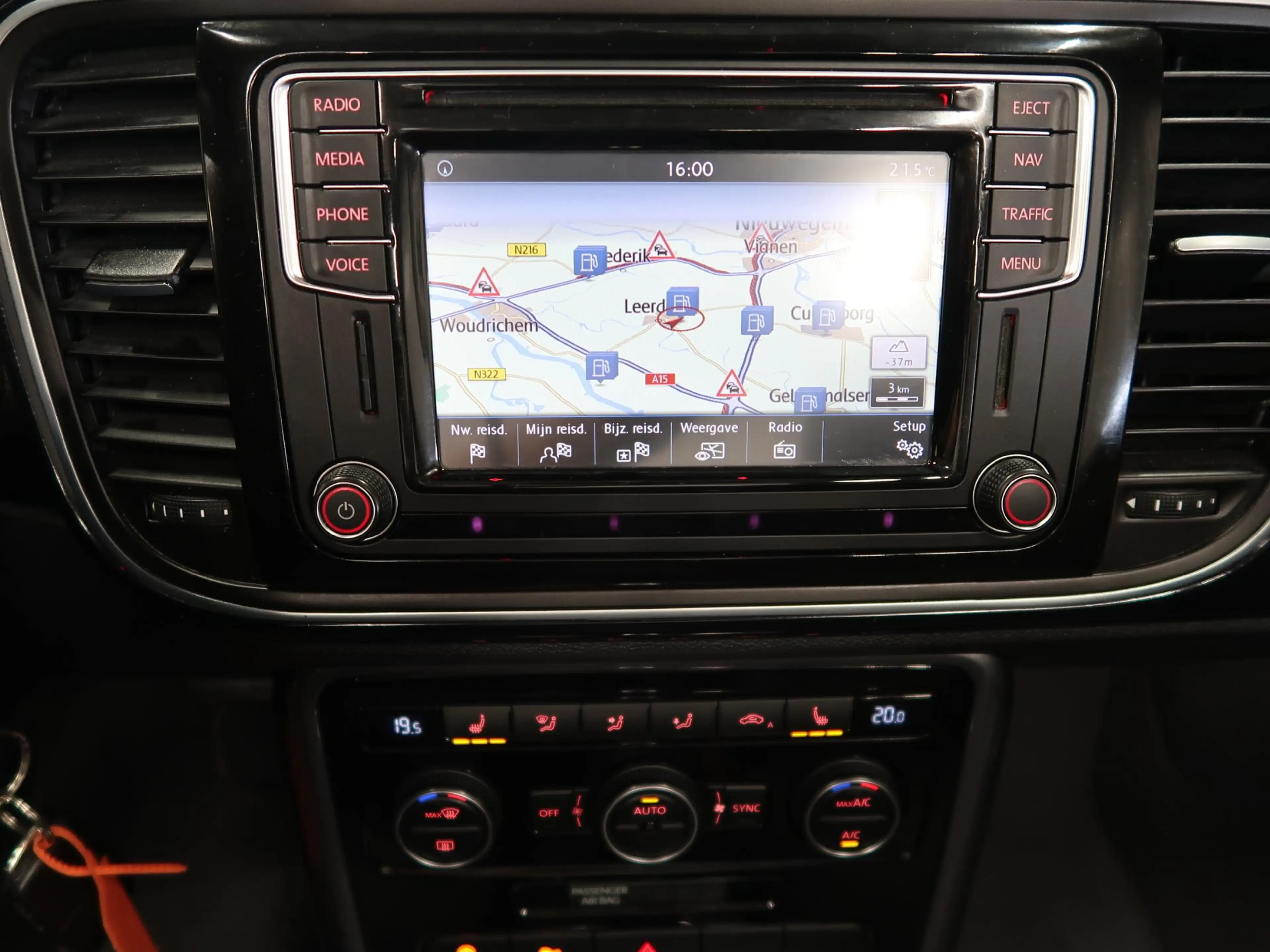 Volkswagen Beetle 1.2 TSI Sound Automaat Navigatie Airco-ecc App con — photo 48