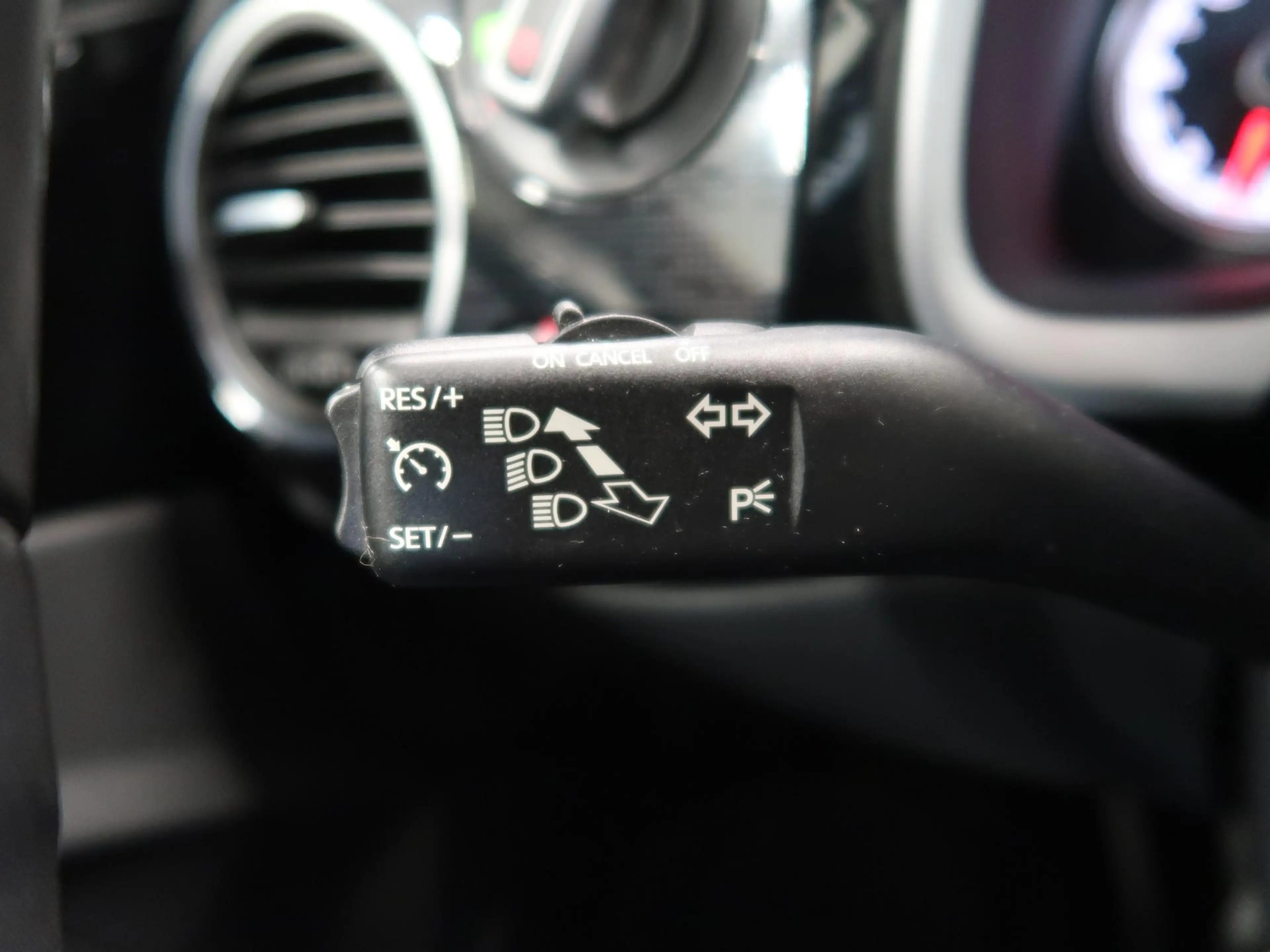 Volkswagen Beetle 1.2 TSI Sound Automaat Navigatie Airco-ecc App con — photo 23