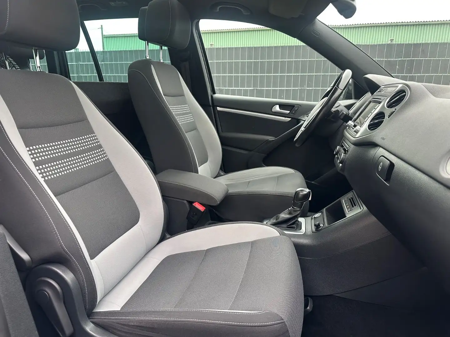 Volkswagen Tiguan Sport & Style BMT 4Motion Panorama Grau - 2