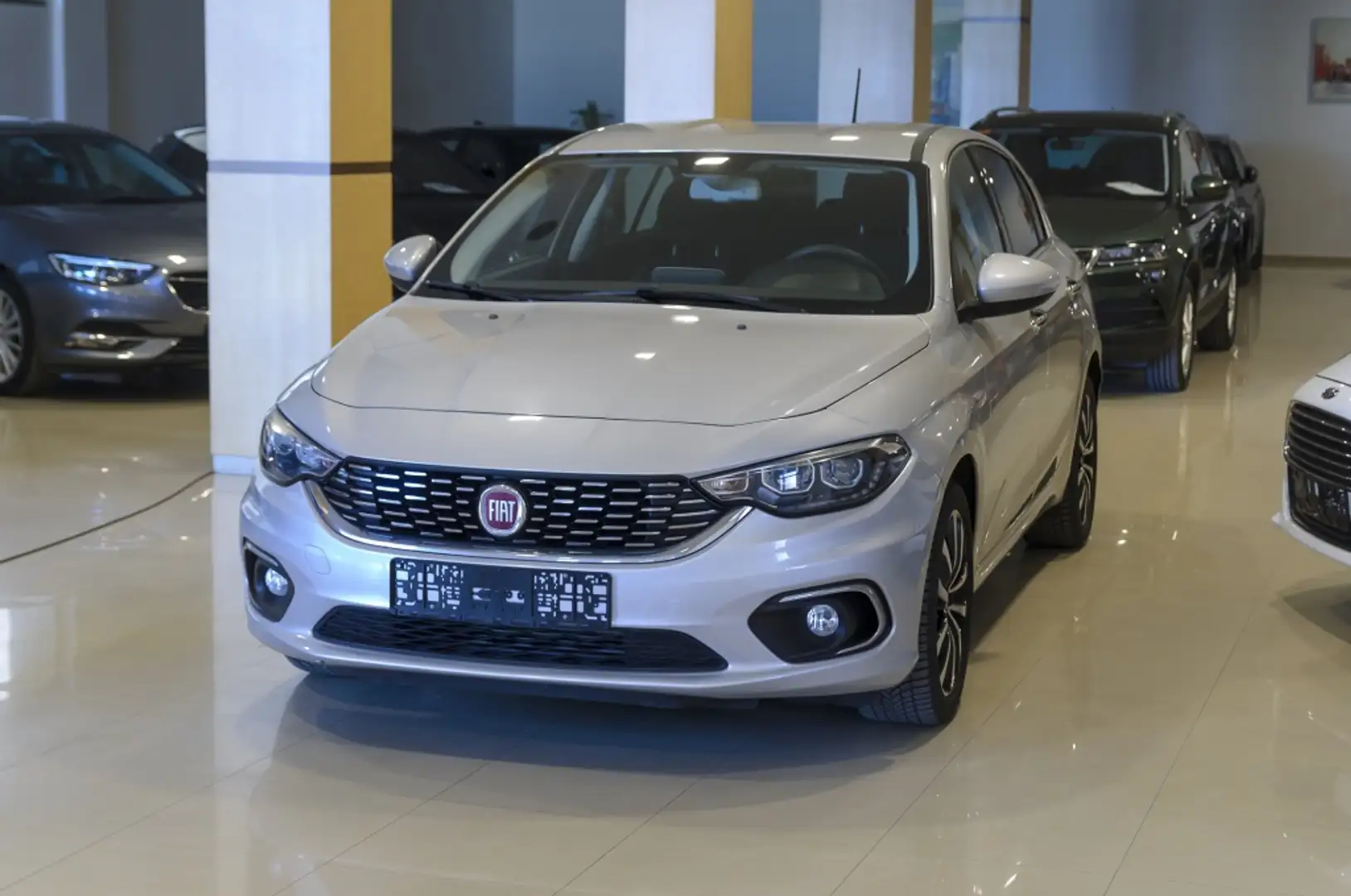Fiat Tipo 1.6 16v Lounge 120 CV diesel Mjet II 5p. Gris - 1