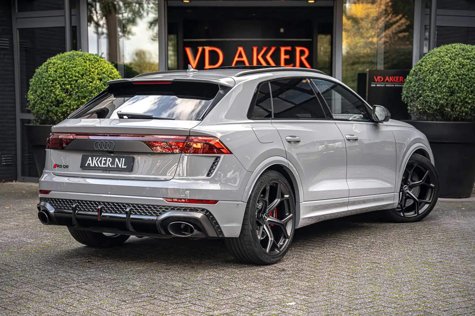 Audi RS Q8 RSQ8 Performance Carbon Ext. | Massage | Sportdiff Grau - 2