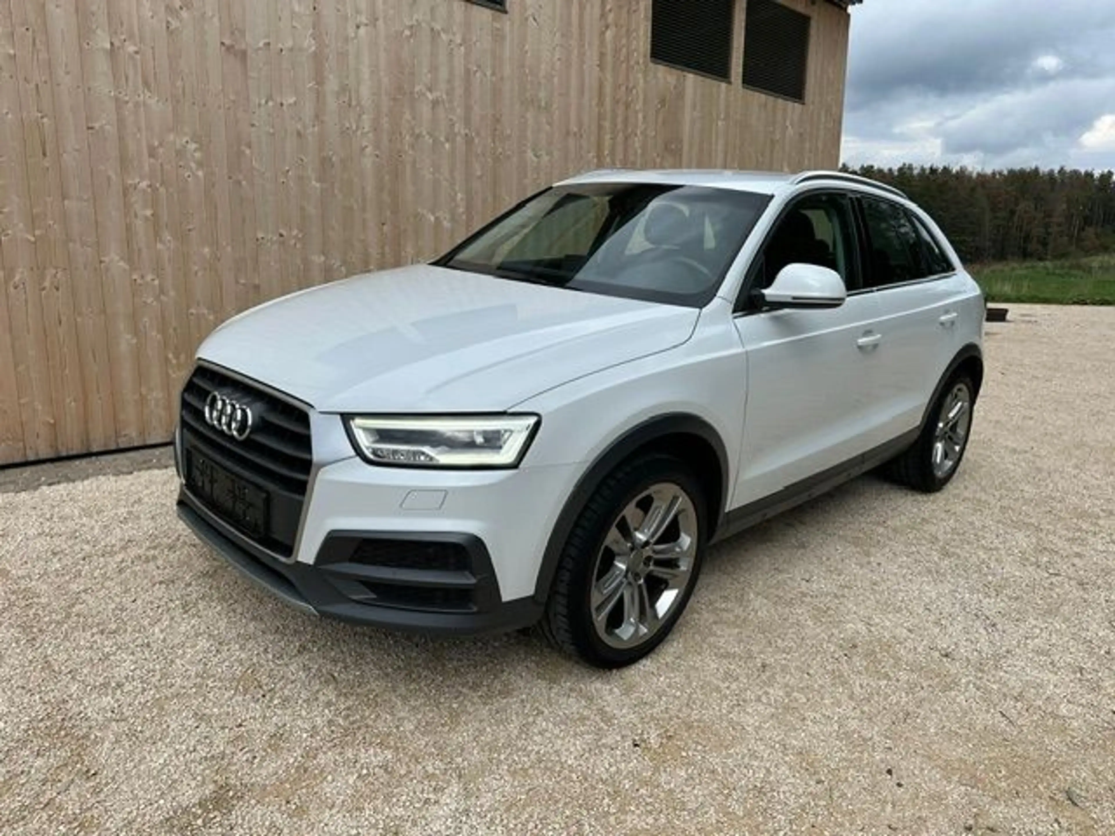 Audi Q3 1.4 TSI 19" LED NAVI SHZ — photo 4