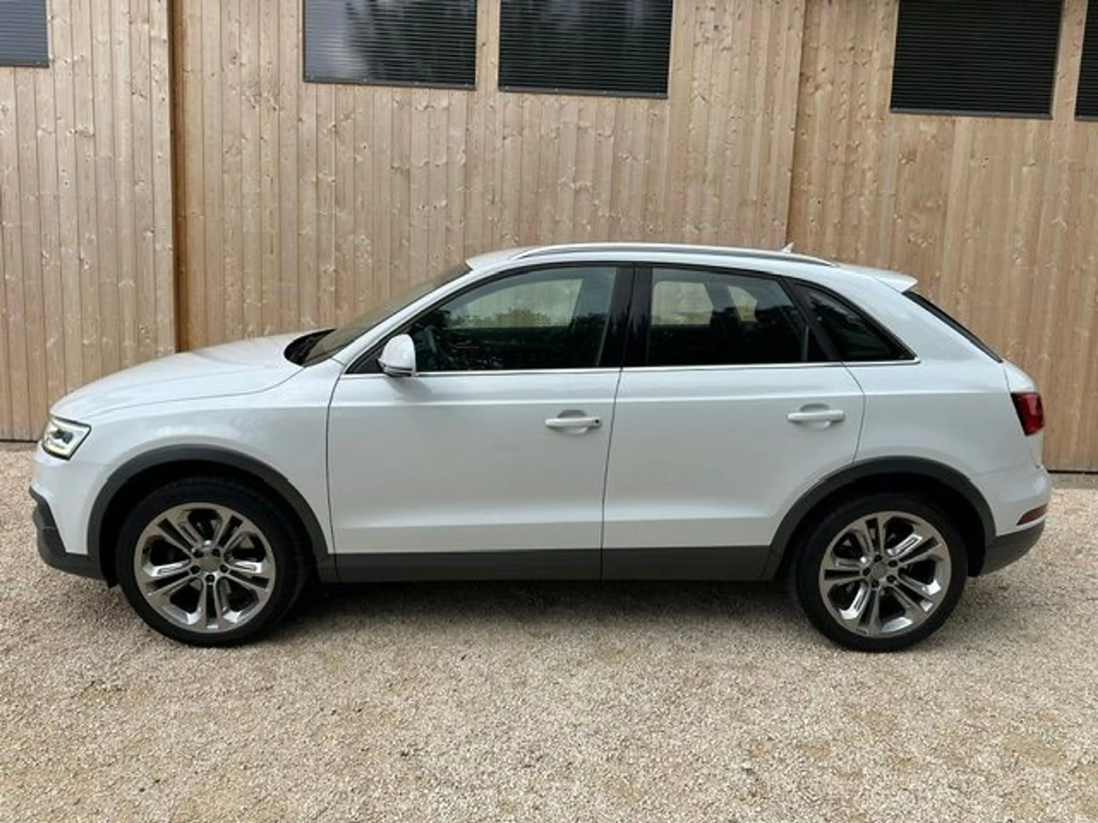 Audi Q3 1.4 TSI 19" LED NAVI SHZ — photo 5
