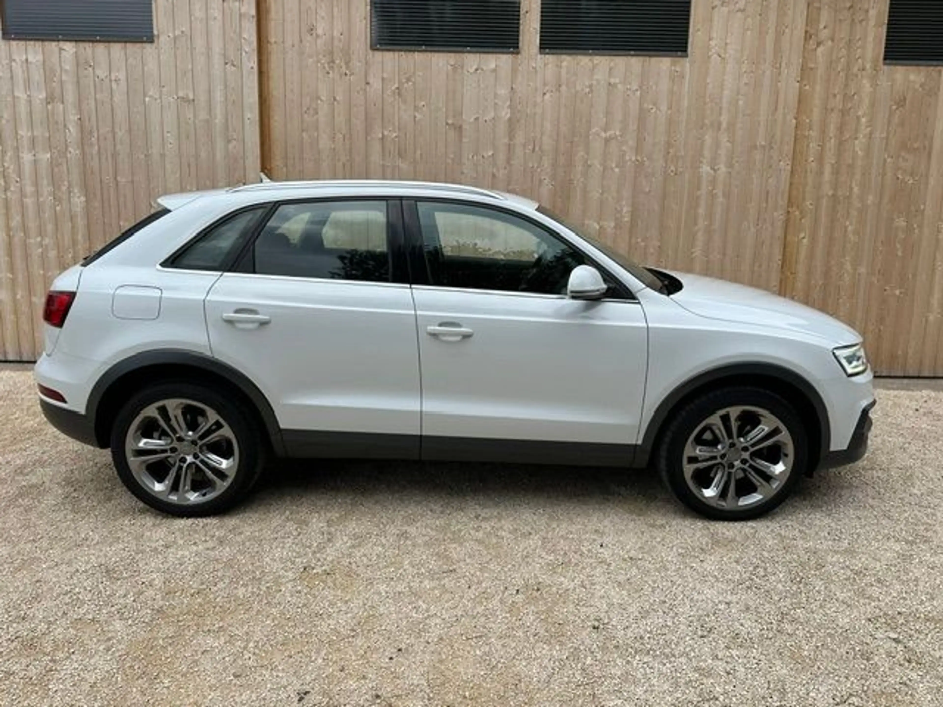 Audi Q3 1.4 TSI 19" LED NAVI SHZ — photo 2