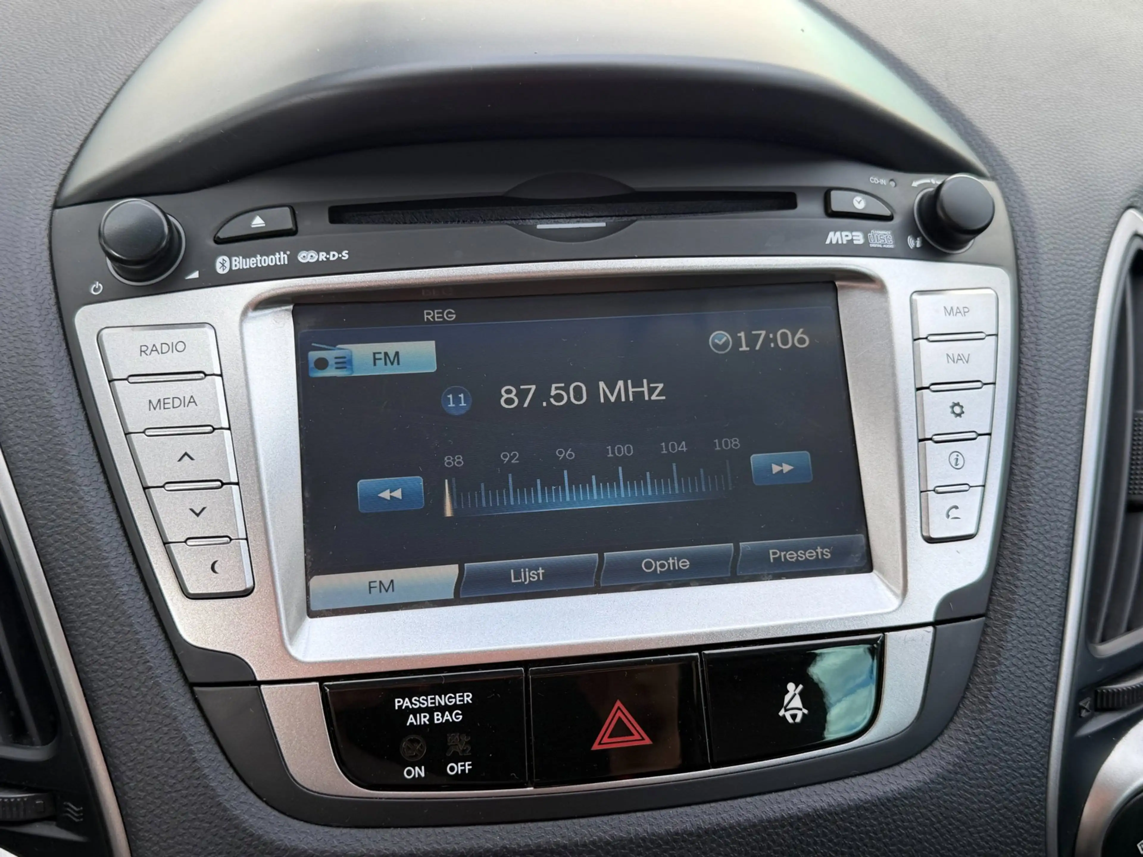 Hyundai iX35 2.0i Style l CRUISE l CAMERA l TREKHAAK l NAP! — photo 15