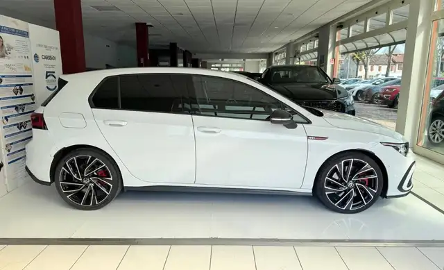 Volkswagen Golf view 4