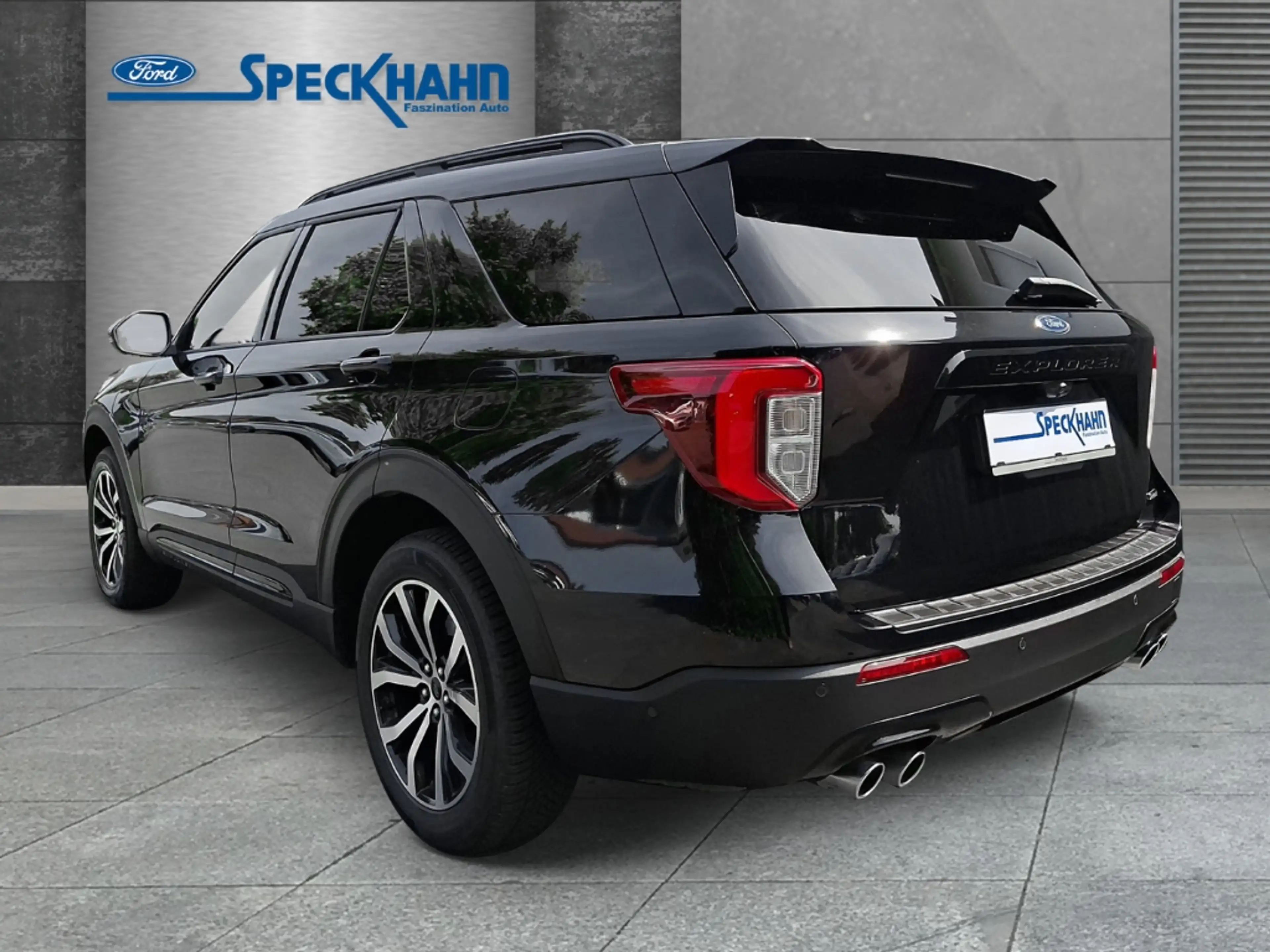 Ford Explorer ST-Line Plug-in-Hybrid 4x4 7-Sitzer Kamera Lenkrad — photo 2