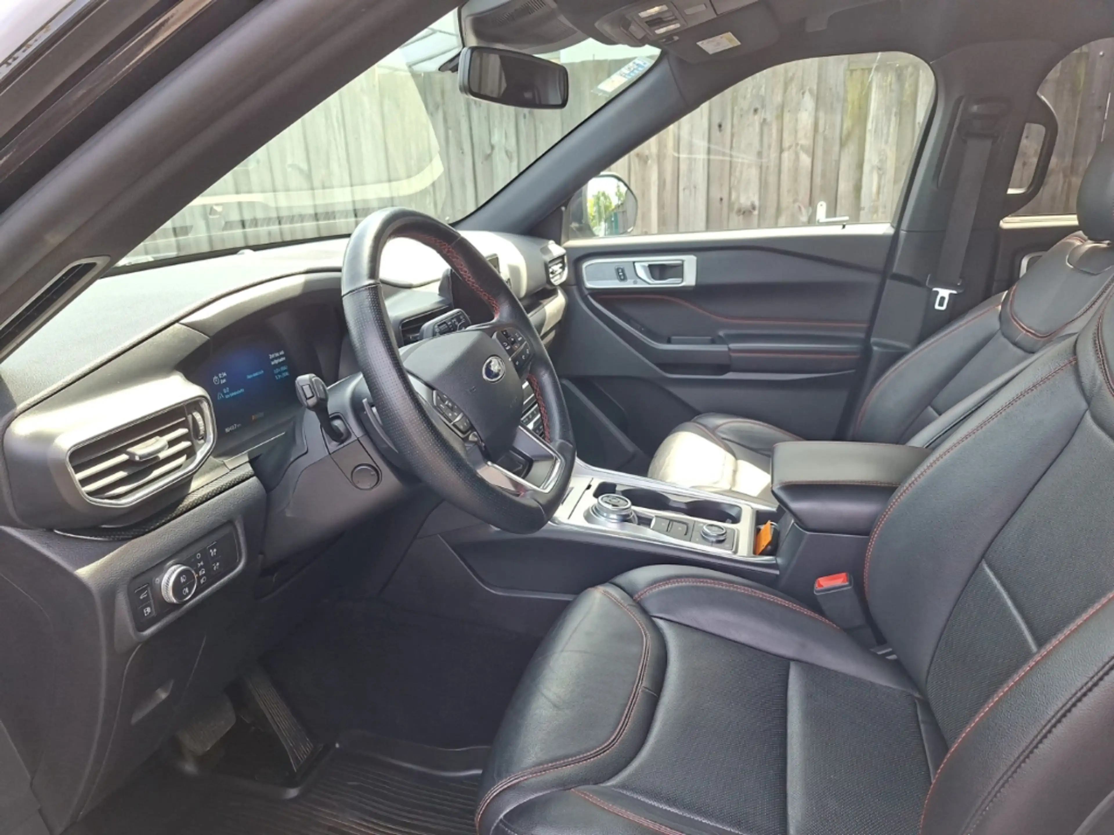 Ford Explorer ST-Line Plug-in-Hybrid 4x4 7-Sitzer Kamera Lenkrad — photo 11