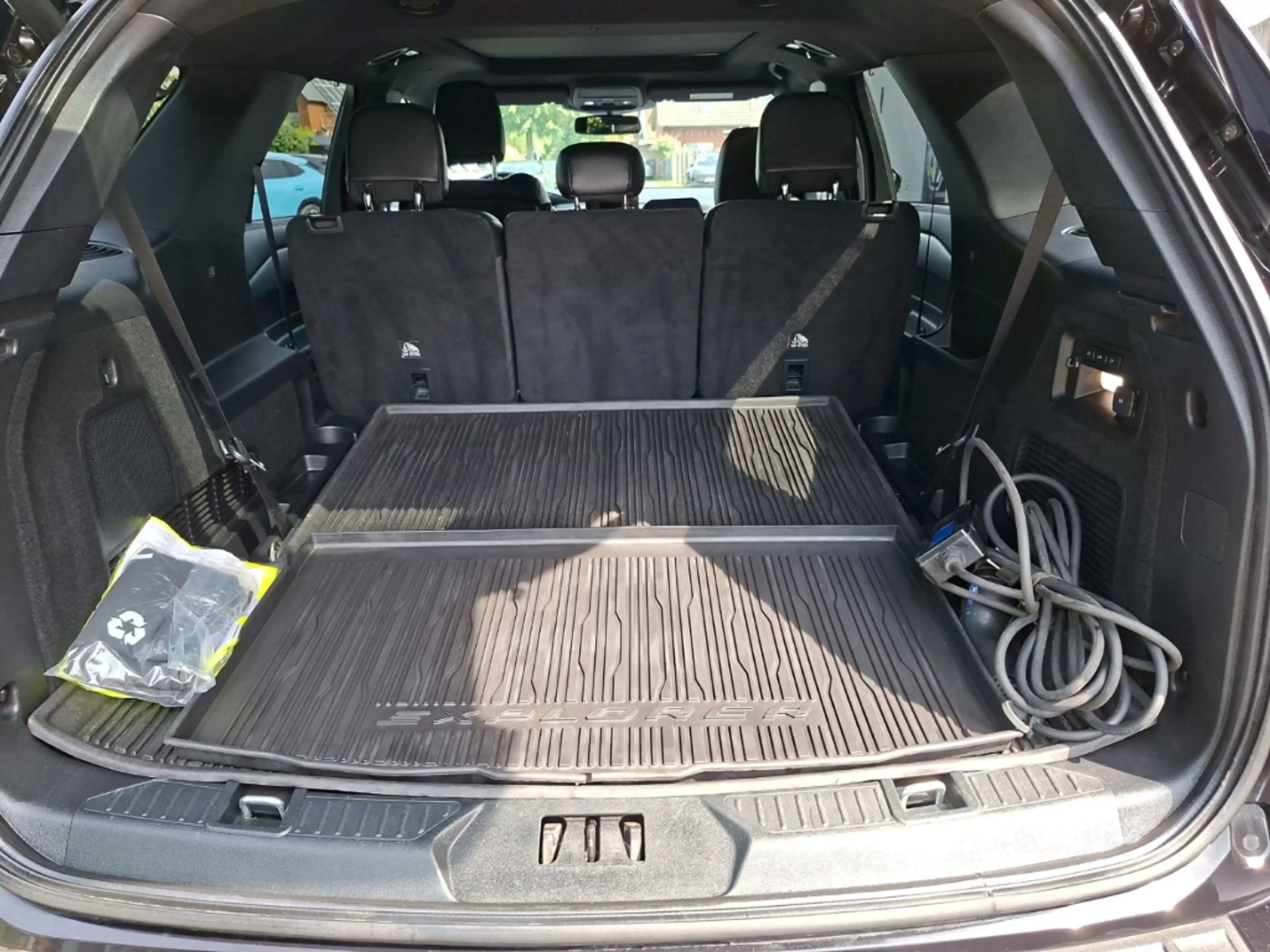 Ford Explorer ST-Line Plug-in-Hybrid 4x4 7-Sitzer Kamera Lenkrad — photo 9