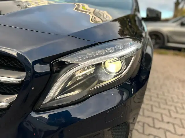 Mercedes-Benz GLA view 9