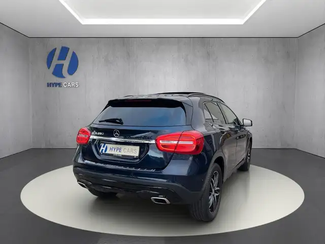 Mercedes-Benz GLA view 4