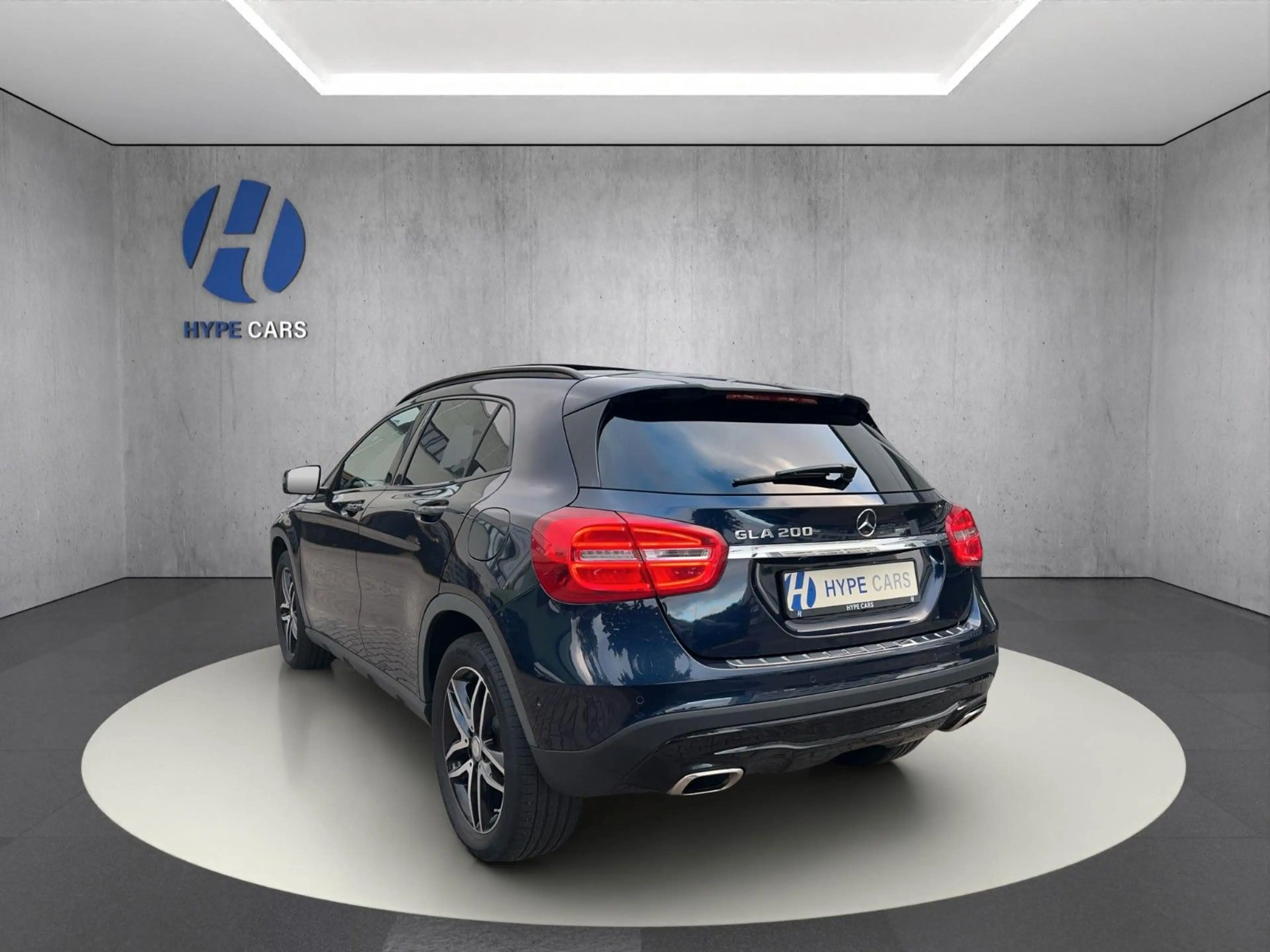 Mercedes-Benz GLA 200 7G-DCT LED Pano Navi Kamera AHK — photo 5
