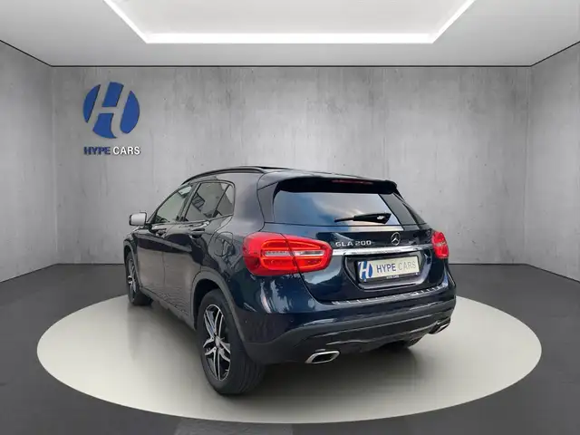 Mercedes-Benz GLA view 5