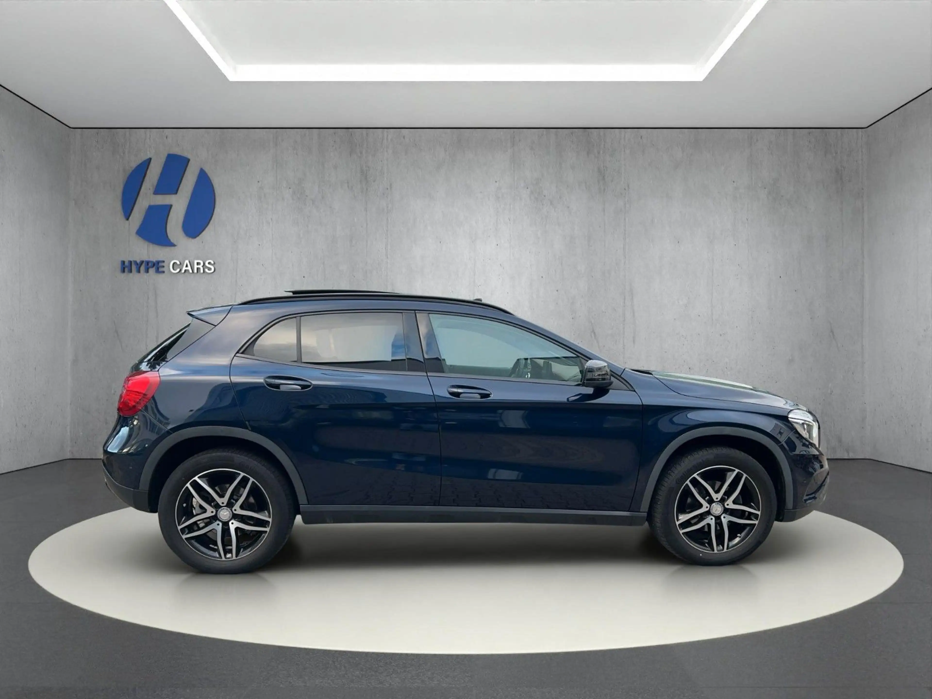 Mercedes-Benz GLA 200 7G-DCT LED Pano Navi Kamera AHK — photo 7