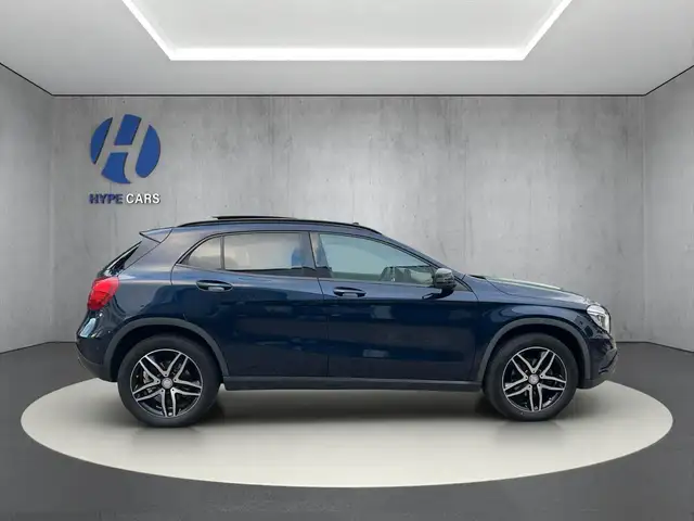 Mercedes-Benz GLA view 7