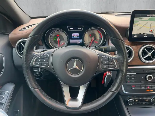 Mercedes-Benz GLA view 14