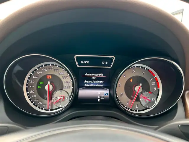 Mercedes-Benz GLA view 13