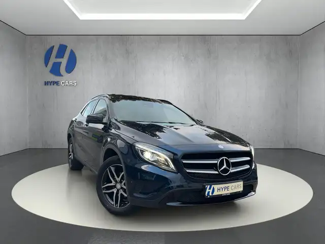 Mercedes-Benz GLA view 3