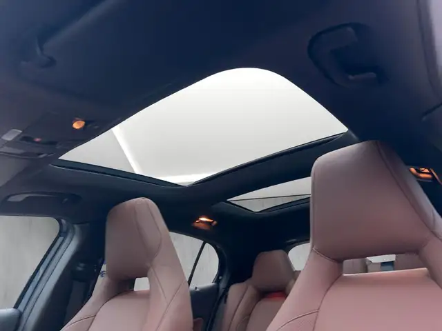 Mercedes-Benz GLA view 11