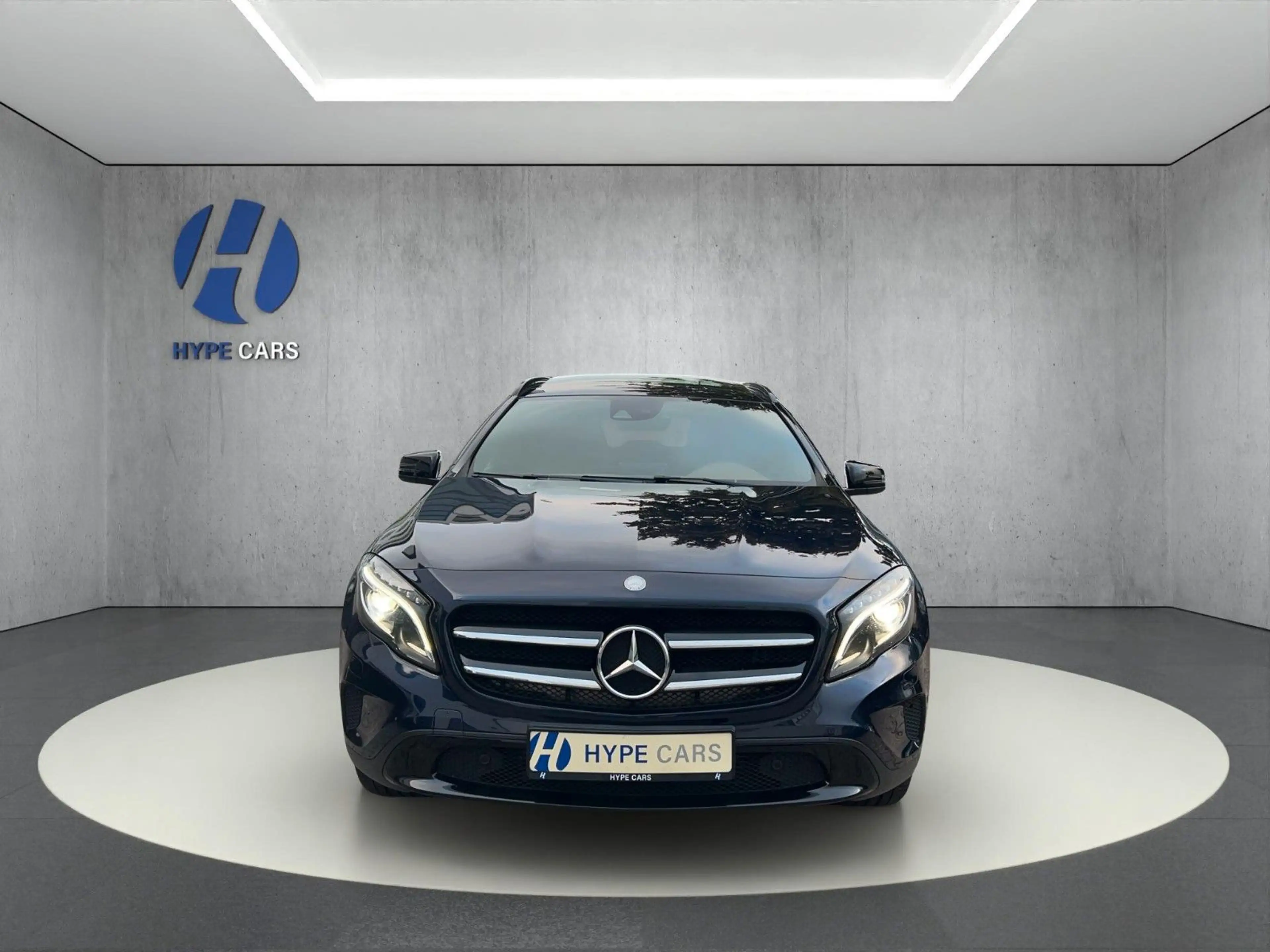 Mercedes-Benz GLA 200 7G-DCT LED Pano Navi Kamera AHK — photo 2