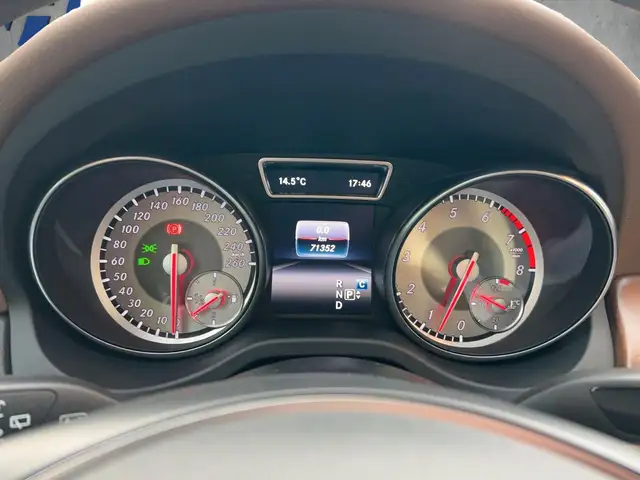 Mercedes-Benz GLA view 12