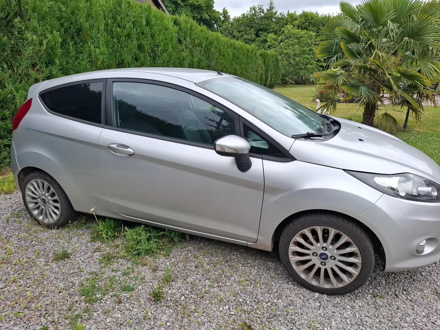 Ford Fiesta Fiesta 1.25i Titanium Gris - 2