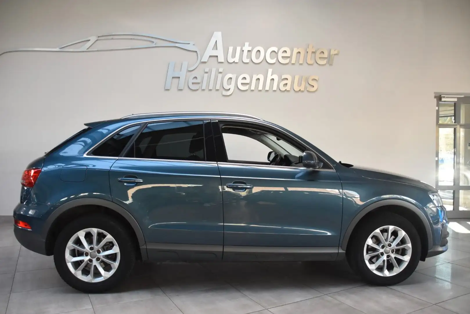Audi Q3 Design Quattro Autom Navi BiXenon SHZ PDC AHK Blau - 2
