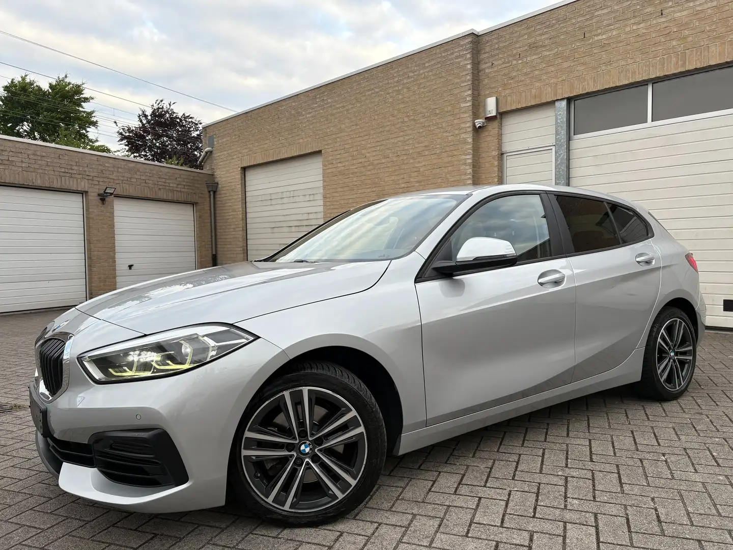 BMW 116 116d Automaat / Sport Line / 12 Maanden Garantie / Argent - 2