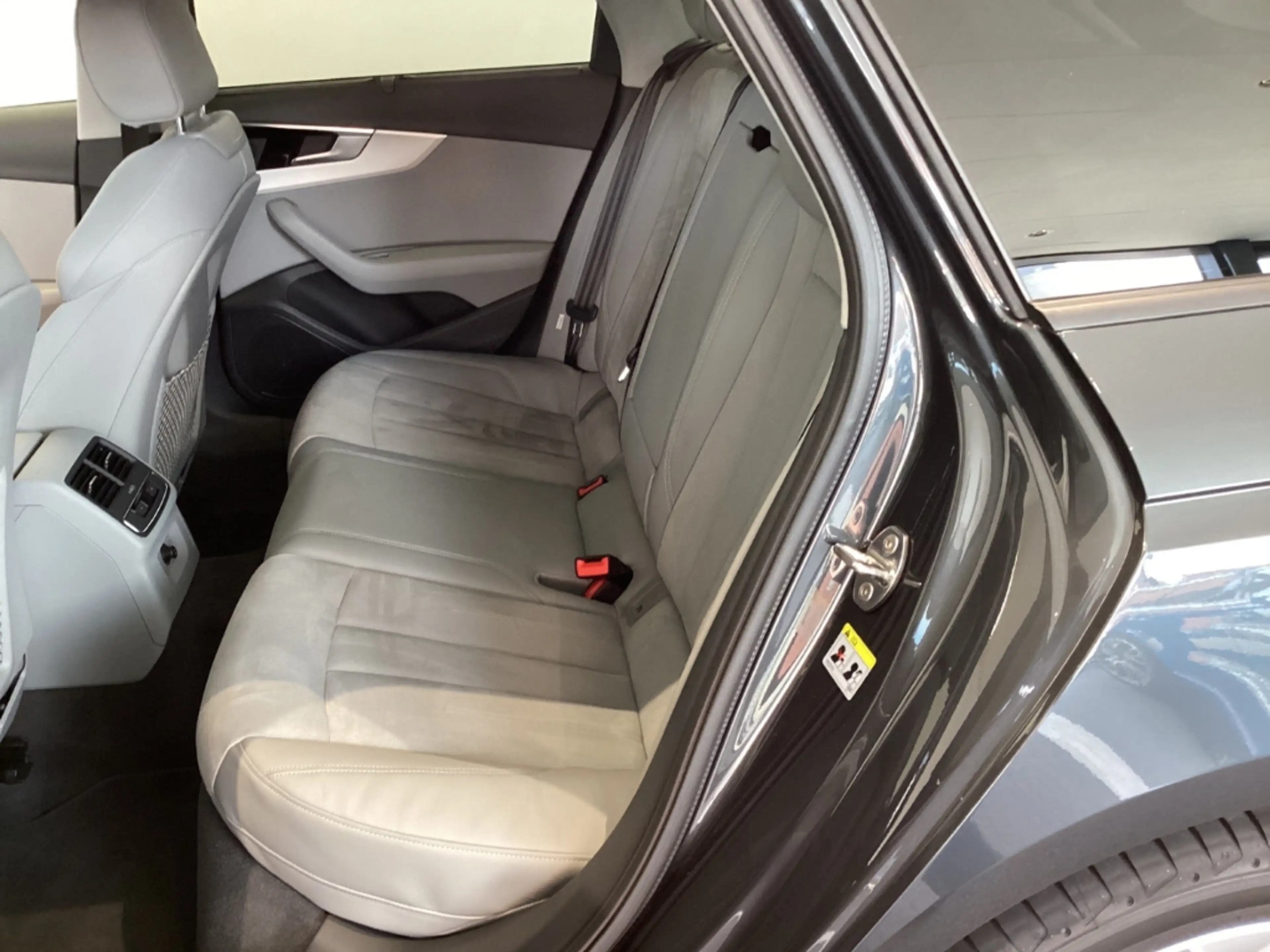 Audi A4 Avant 35TDI S tronic ACC Navi AHK El. Heckklappe S — photo 10