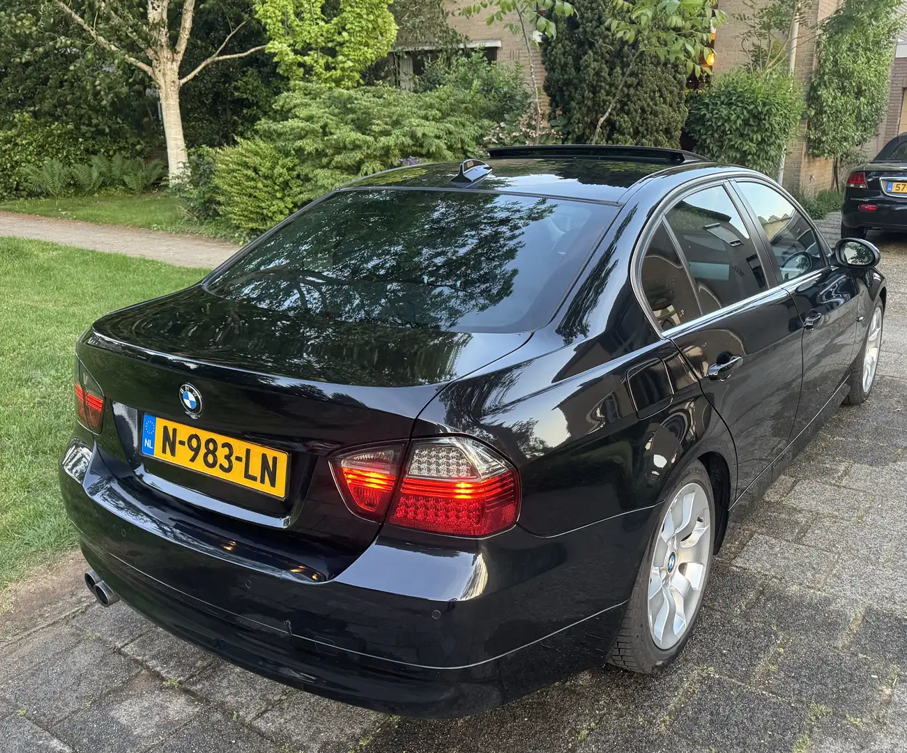 BMW 330 E90 N52 pre facelift Zwart - 2