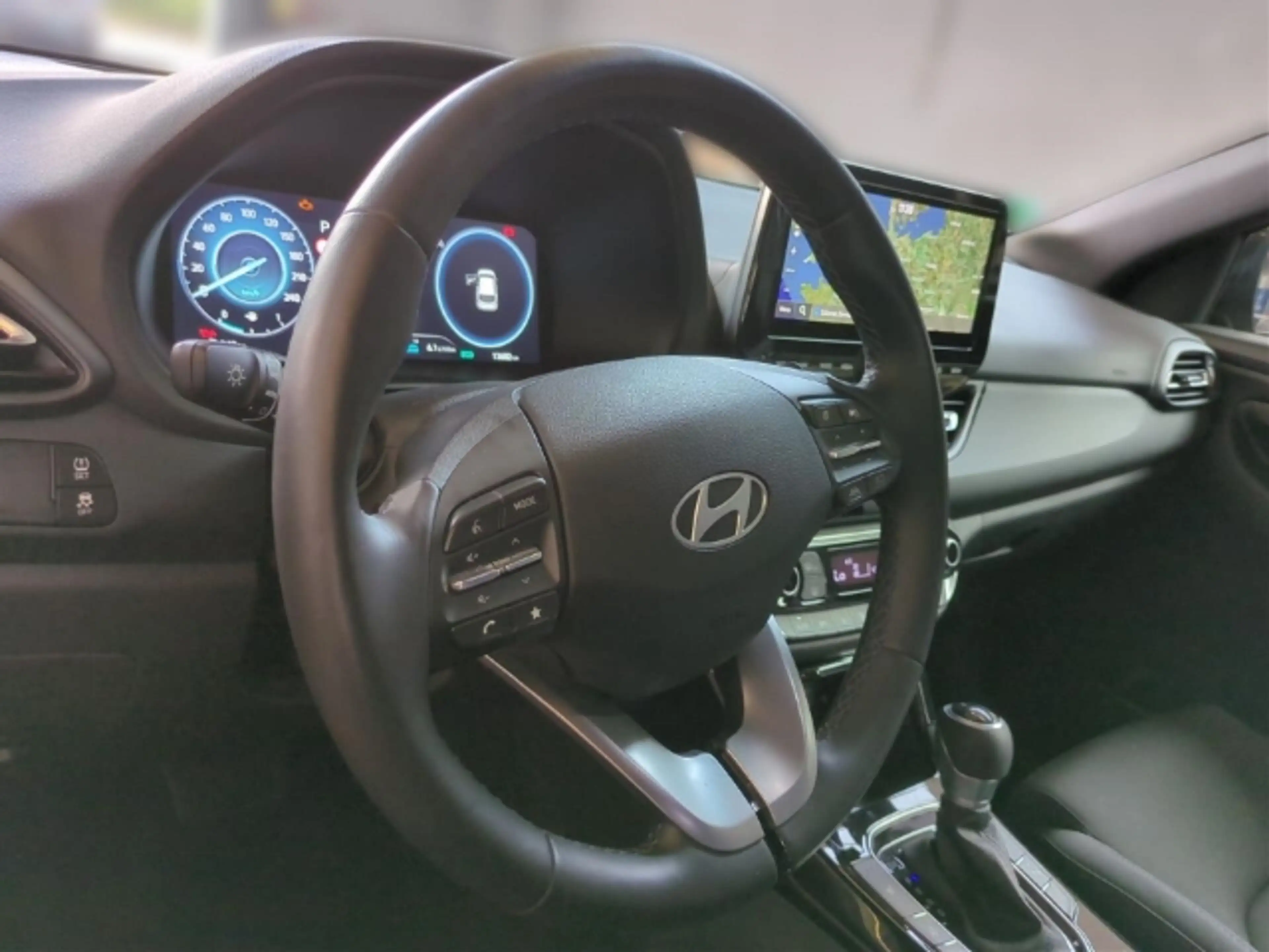 Hyundai i30 Mild-Hybrid 1.5 T-GDI Advantage Allwetterreifen+Na — photo 11