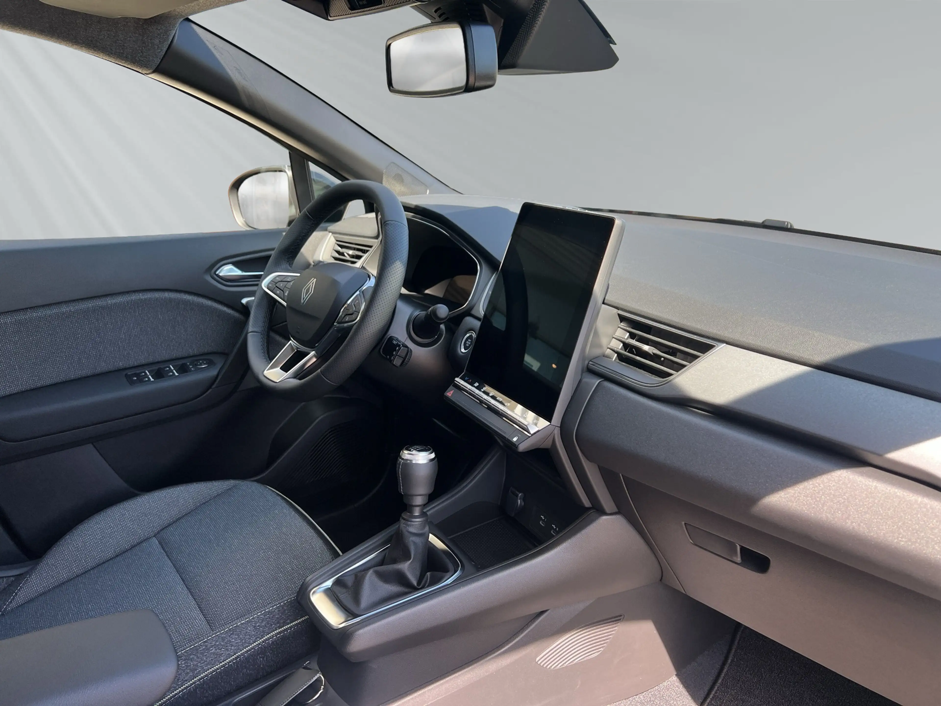 Renault Captur II Kiss TCe 115 — photo 11