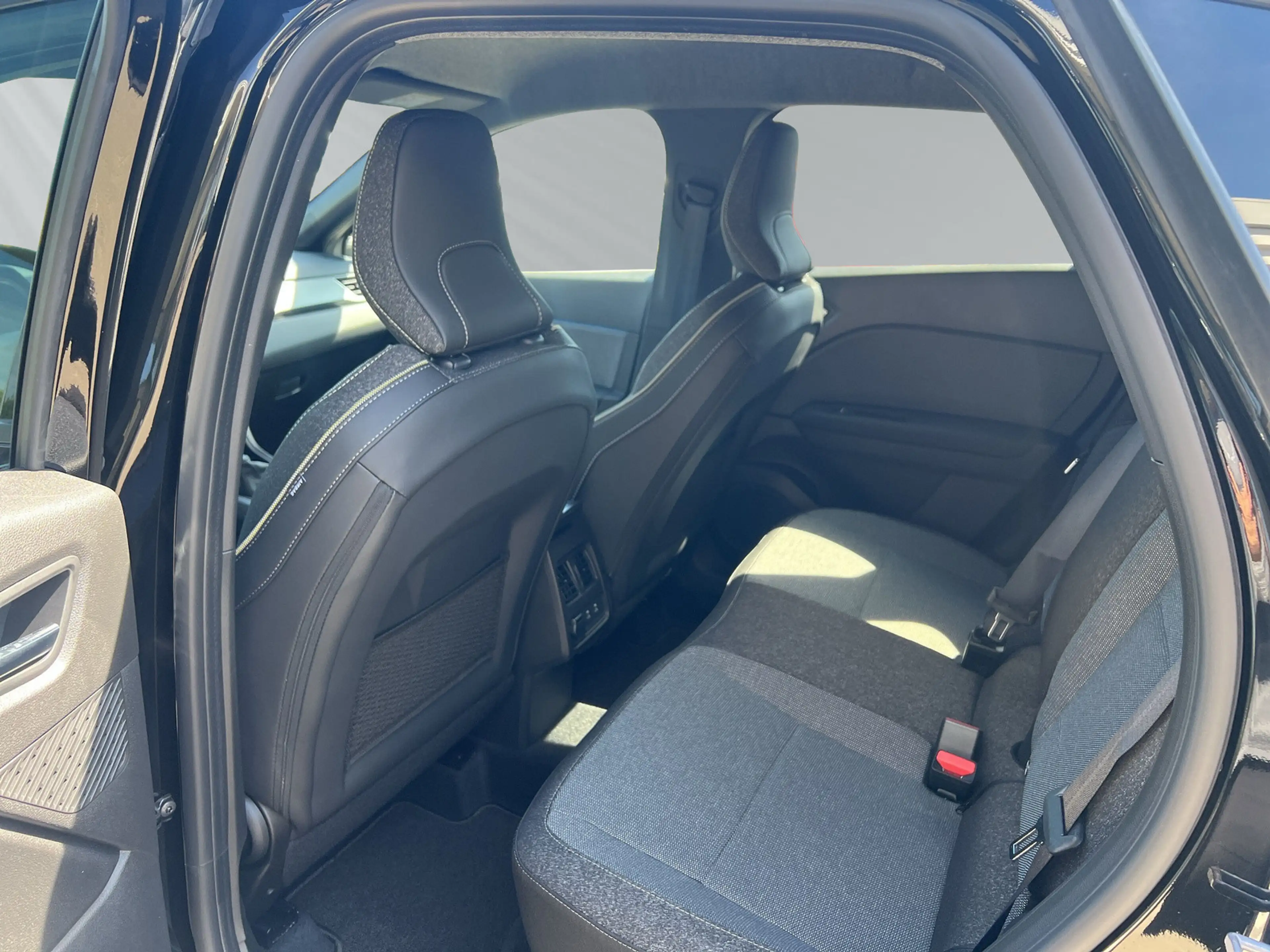 Renault Captur II Kiss TCe 115 — photo 8