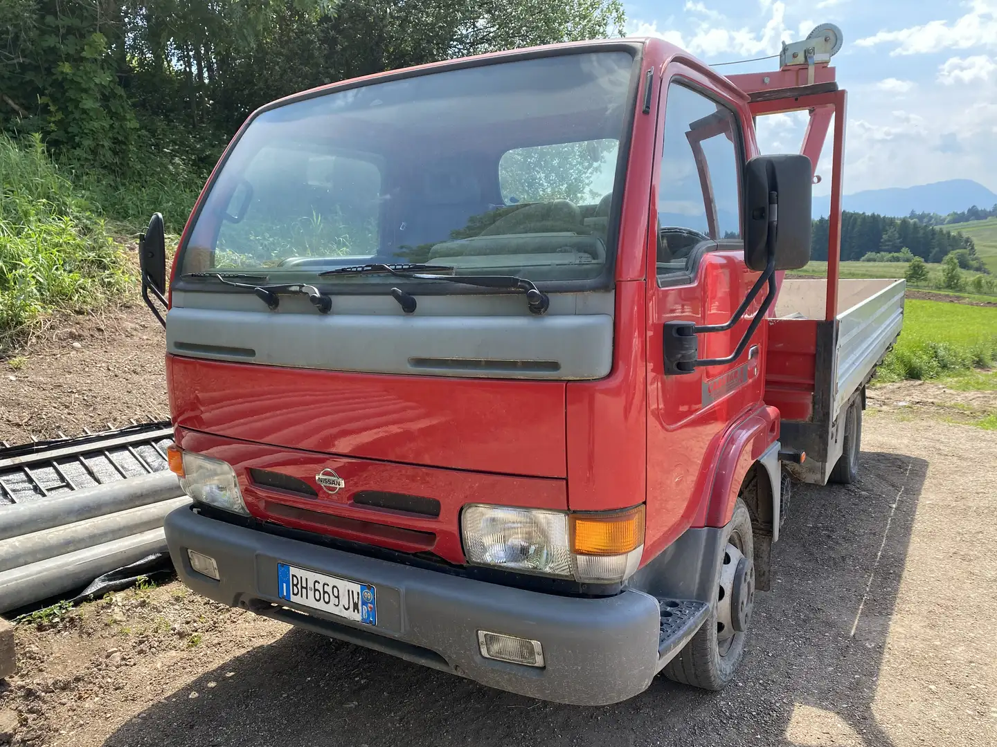 Nissan Cabstar cassone fisso - 1