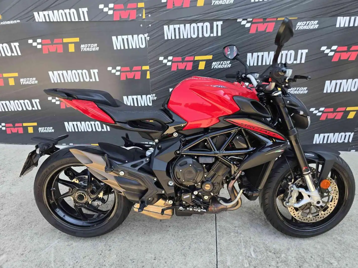 MV Agusta Brutale 800 Video 360 Km 1700 Rosso - 1
