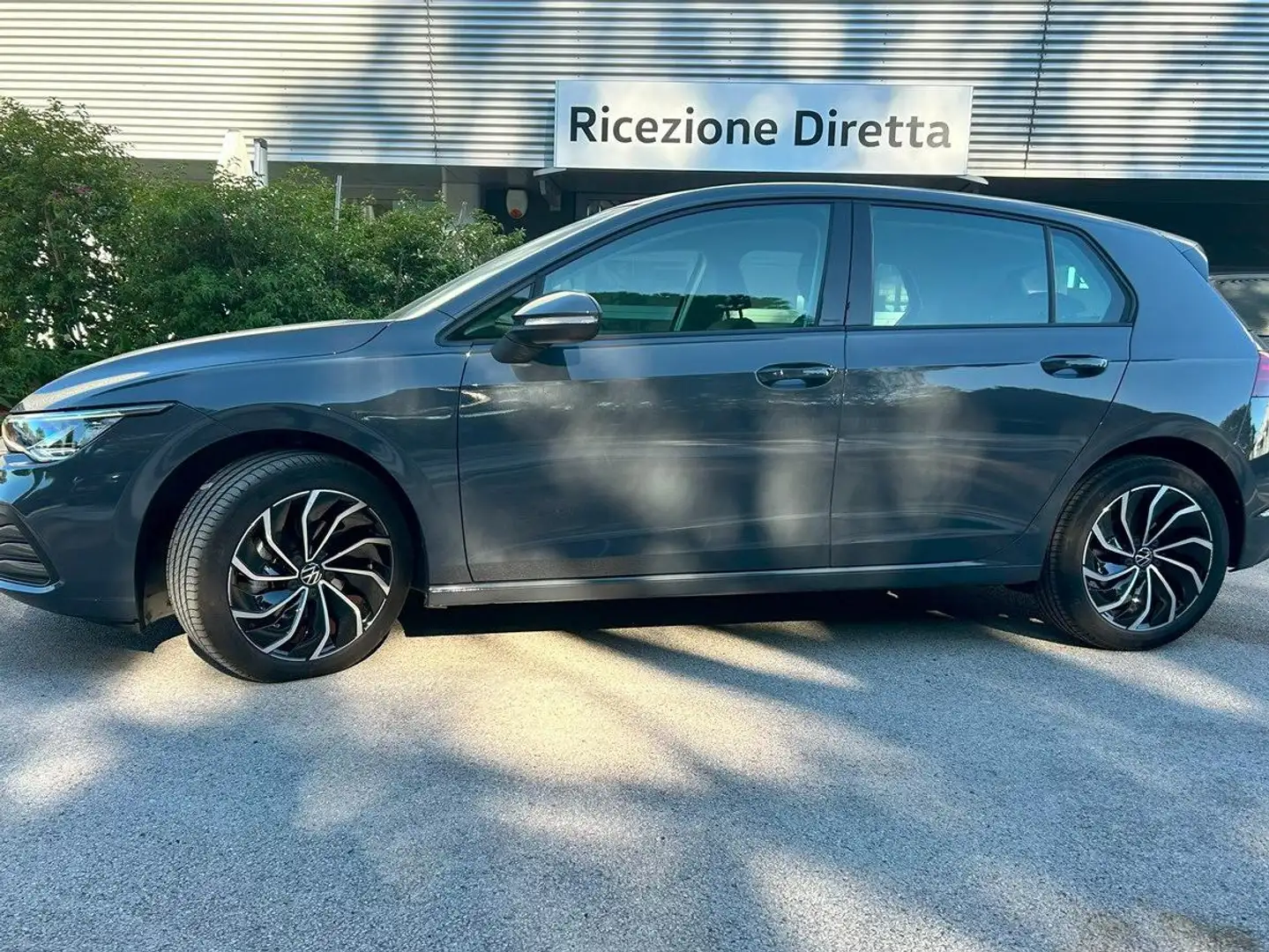Volkswagen Golf VIII  1.0 etsi evo Life 110cv dsg Grigio - 1
