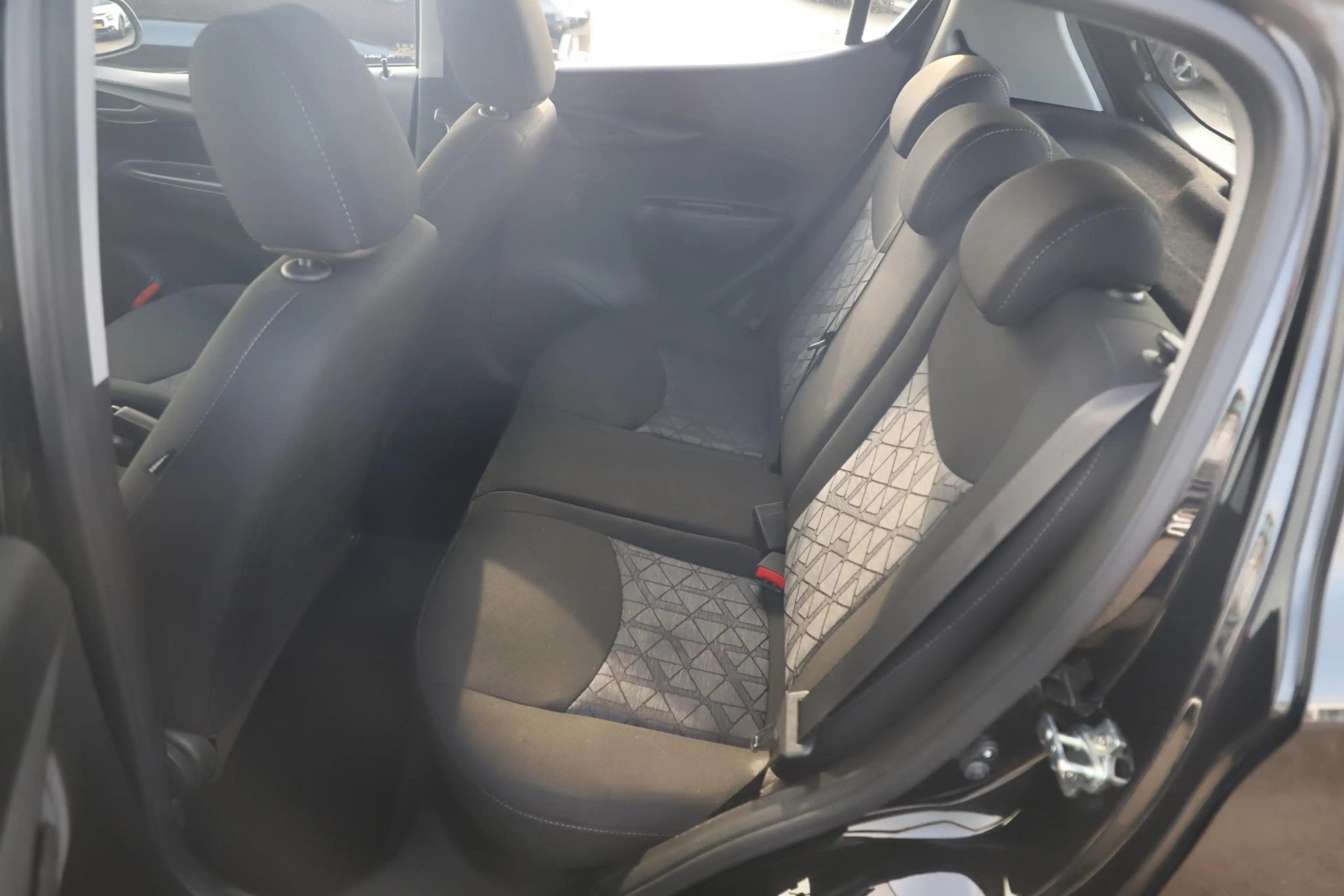 Opel Karl 1.0 ecoFLEX 120 Jaar Edition Airco Radio Bluetooth — photo 7