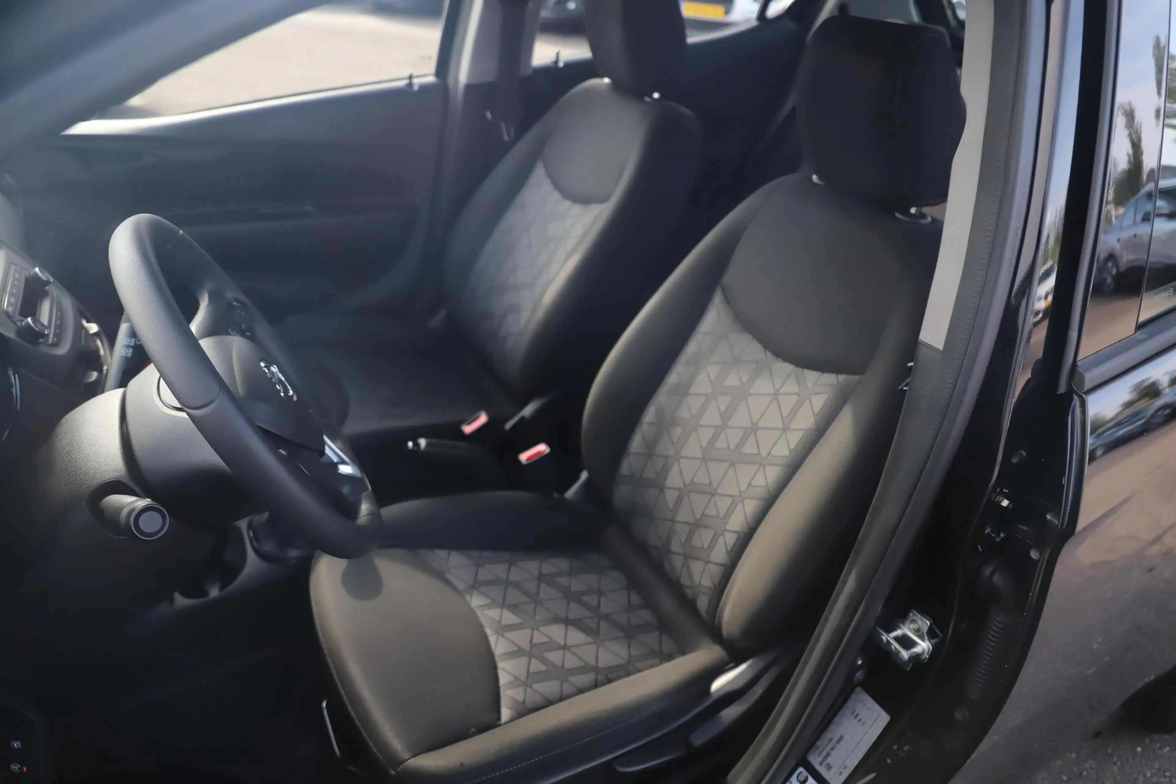 Opel Karl 1.0 ecoFLEX 120 Jaar Edition Airco Radio Bluetooth — photo 6