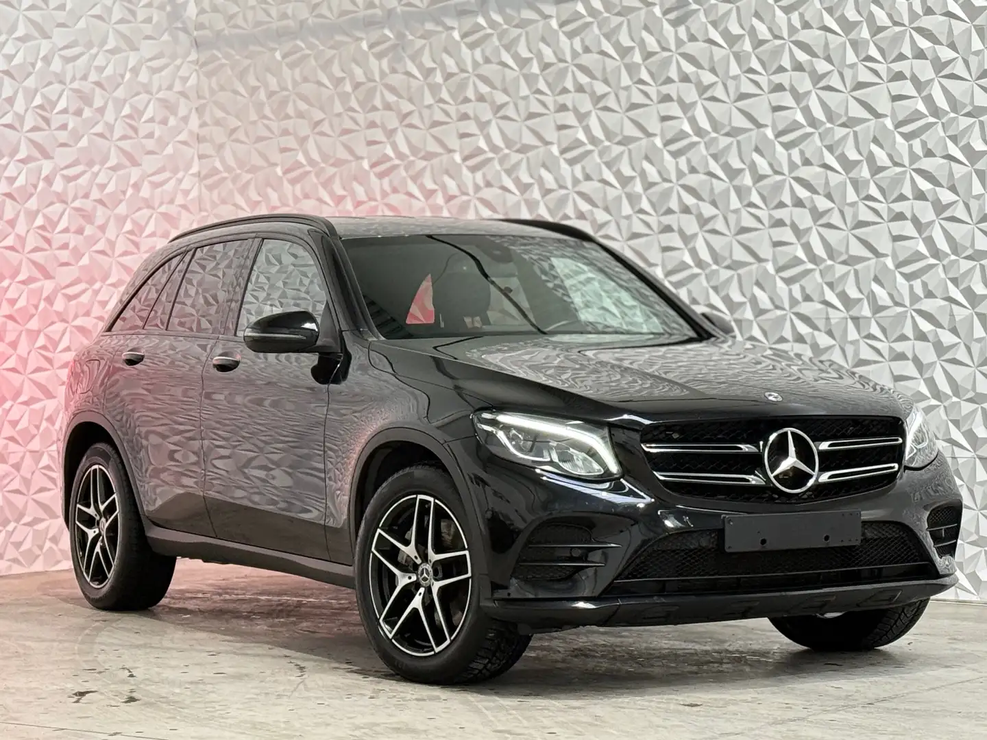 Mercedes-Benz GLC 250 d 4-Matic 9G-TRONIC AMG Line Zwart - 2
