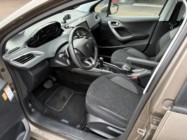 Peugeot 2008 view 10