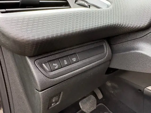 Peugeot 2008 view 12