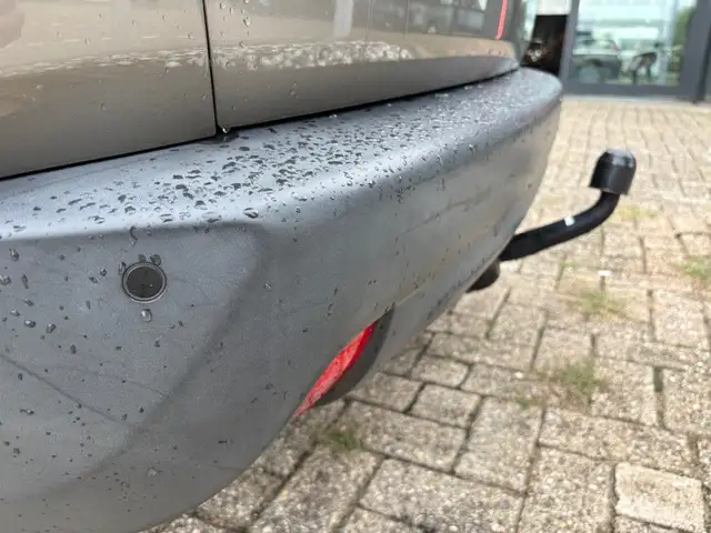 Peugeot 2008 view 9