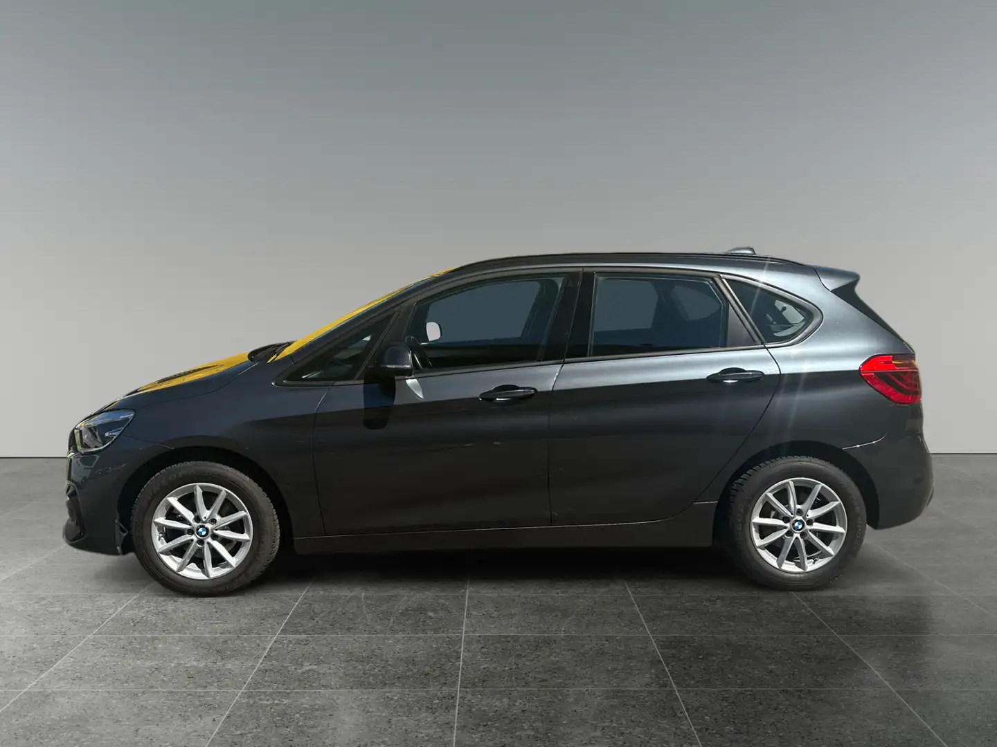 BMW 218 i Active Tourer Advantage   8-fach bereift! Grau - 2