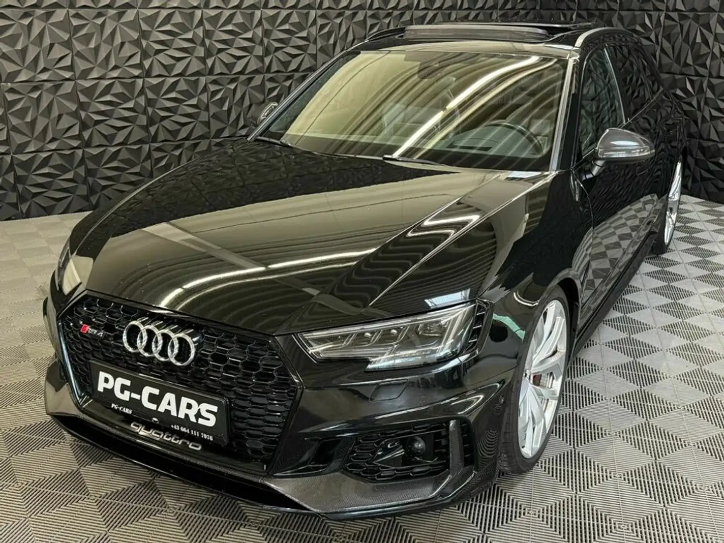 Audi RS4 2.9 V6 TFSI quattro  *MwSt.* Top Ausstattung Černá - 2