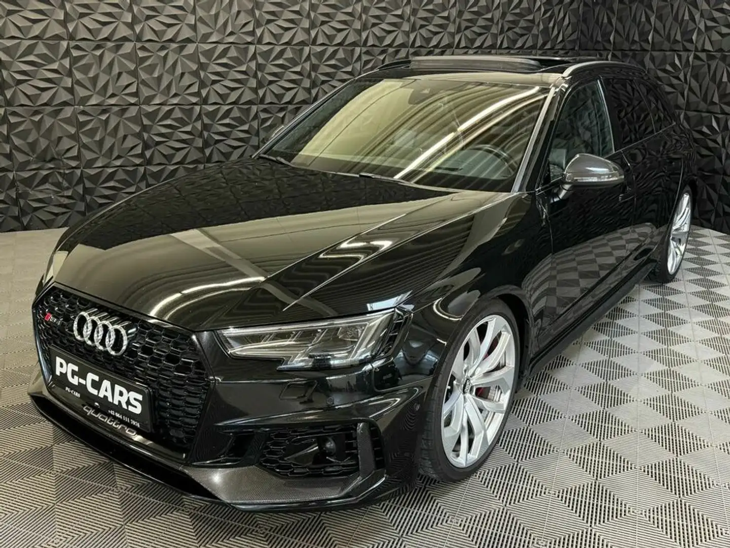 Audi RS4 2.9 V6 TFSI quattro  *MwSt.* Top Ausstattung Černá - 1